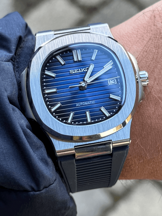 Nautique Prestige Azure Date Rubber